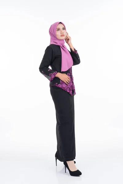 Прекрасна Жіноча Модель Кебаї Хіджабі Сучасному Побутовому Вбранні Мусульманських Жінок — стокове фото