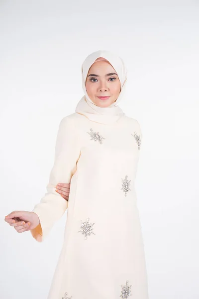 Mooi Vrouwelijk Moslim Model Verschillende Poses Met Kurung Pahang Hijab — Stockfoto