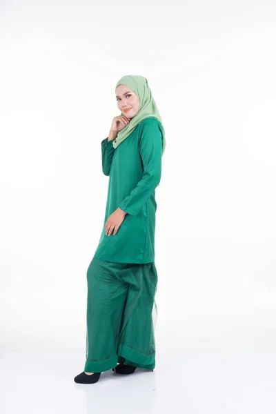 Mooi Vrouwelijk Model Moderne Kurung Hijab Een Moderne Levensstijl Kleding — Stockfoto