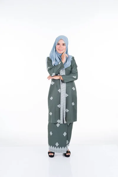 Modelo Feminino Bonito Várias Poses Vestindo Kebaya Moderno Hijab Vestuário — Fotografia de Stock