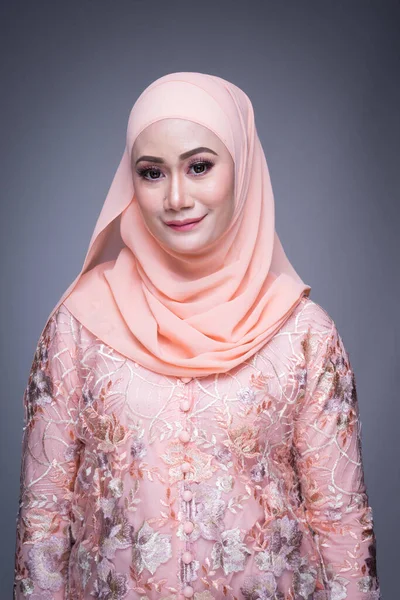 Modelo Feminino Bonito Kurung Moderno Hijab Vestuário Estilo Vida Moderno — Fotografia de Stock