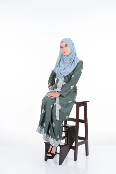 Mooi Vrouwelijk Model Verschillende Poses Met Moderne Kebaya Hijab Een — Stockfoto