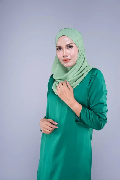 Mooi Vrouwelijk Model Moderne Kurung Hijab Een Moderne Levensstijl Kleding — Stockfoto