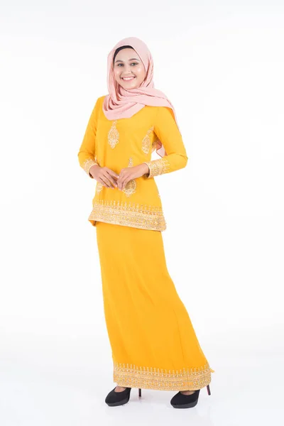 Όμορφο Γυναικείο Μουσουλμανικό Μοντέλο Διάφορες Πόζες Φορώντας Μοντέρνα Ρούχα Kurung — Φωτογραφία Αρχείου