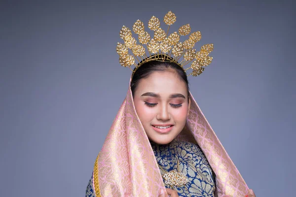 Zdjęcie Głowy Pięknej Malezyjskiej Tradycyjnej Tancerki Tradycyjnym Stroju Tanecznym Czarującym — Zdjęcie stockowe