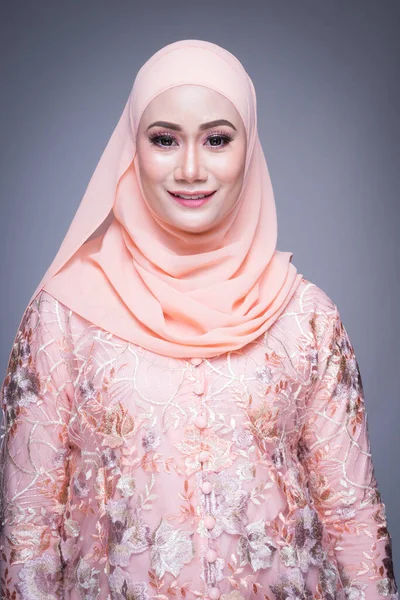 Modelo Feminino Bonito Kurung Moderno Hijab Vestuário Estilo Vida Moderno — Fotografia de Stock