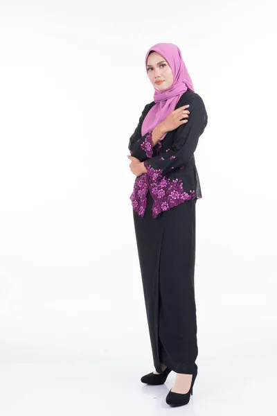 Hermosa Modelo Femenina Kebaya Hijab Una Ropa Estilo Vida Moderno —  Fotos de Stock