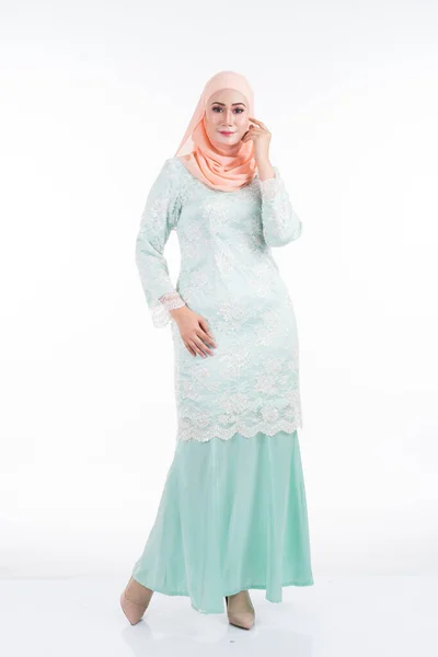 Piękny Model Kobiety Nowoczesnym Kurung Hidżab Nowoczesny Styl Życia Odzież — Zdjęcie stockowe