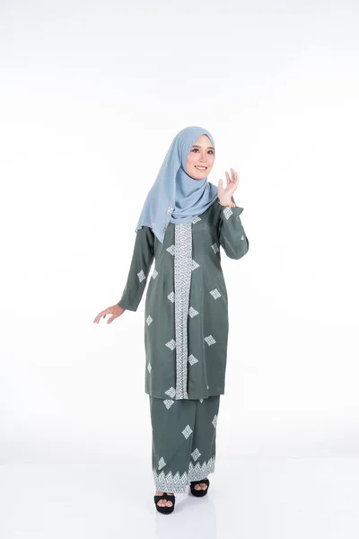 Modelo Feminino Bonito Várias Poses Vestindo Kebaya Moderno Hijab Vestuário — Fotografia de Stock