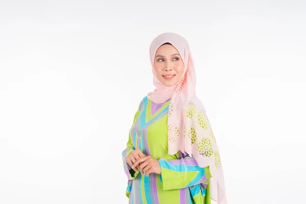 Mooi Vrouwelijk Model Met Een Pastel Batik Kaftan Caftan Een — Stockfoto