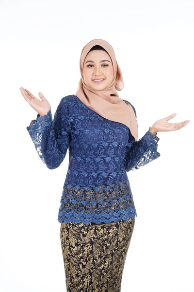 Close Belo Modelo Muçulmano Feminino Vestindo Azul Escuro Moderno Kurung — Fotografia de Stock