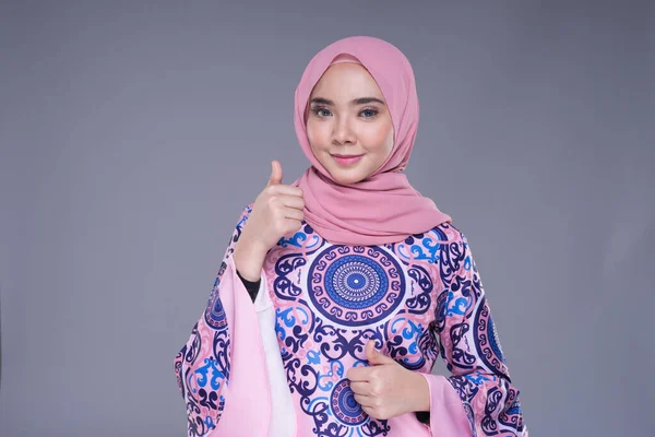 Bella Modella Musulmana Vestita Stile Moderno Con Hijab Uno Stile — Foto Stock