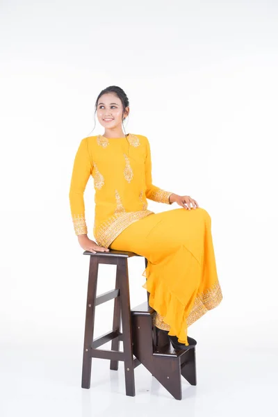 Schöne Asiatische Model Verschiedenen Posen Tragen Moderne Kurung Eine Malaysische — Stockfoto