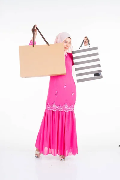 Modelo Femenino Musulmán Hermoso Excitado Kurung Moderno Rosa Tradicional Que —  Fotos de Stock