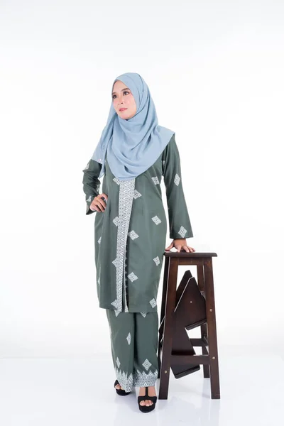 Modelo Feminino Bonito Várias Poses Vestindo Kebaya Moderno Hijab Vestuário — Fotografia de Stock