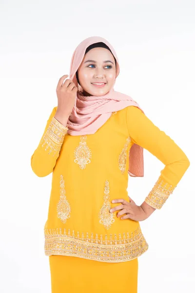 Bella Modella Musulmana Varie Pose Indossando Kurung Hijab Moderni Abbigliamento — Foto Stock