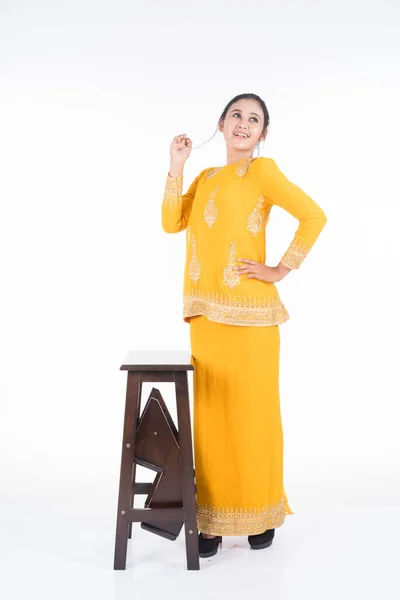 Linda Modelo Asiática Feminina Várias Poses Vestindo Kurung Moderno Desgaste — Fotografia de Stock