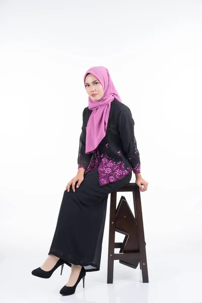 Schöne Weibliche Modell Kebaya Und Hijab Eine Moderne Lifestyle Kleidung — Stockfoto