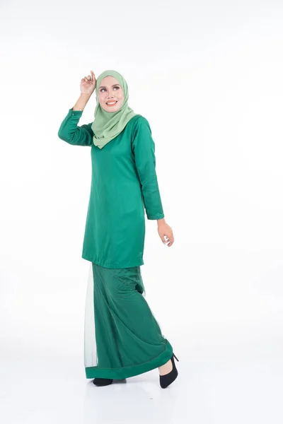 Model Wanita Cantik Dalam Kurung Dan Hijab Modern Pakaian Gaya — Stok Foto