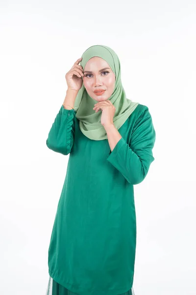 Magnifique Modèle Féminin Kurung Hijab Moderne Vêtement Style Vie Moderne — Photo