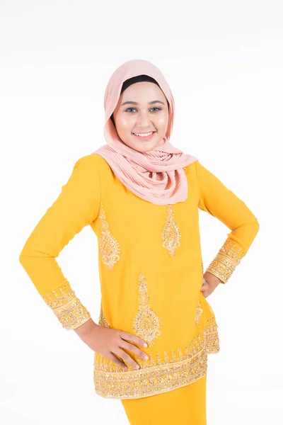 Mooi Vrouwelijk Moslim Model Verschillende Poses Met Moderne Kurung Hijab — Stockfoto