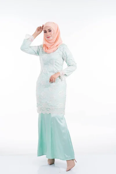 Magnifique Modèle Féminin Kurung Hijab Moderne Vêtement Style Vie Moderne — Photo