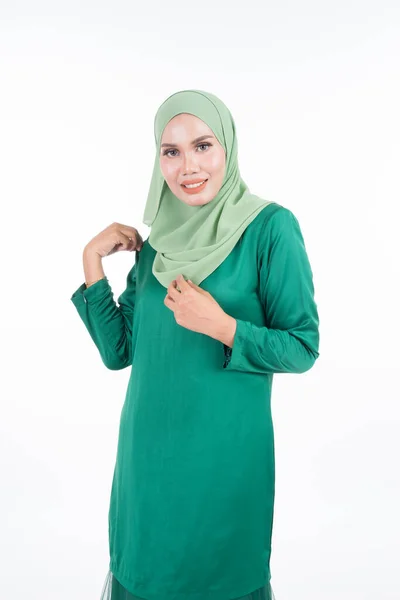 Hermosa Modelo Femenina Kurung Moderno Hijab Una Ropa Estilo Vida —  Fotos de Stock