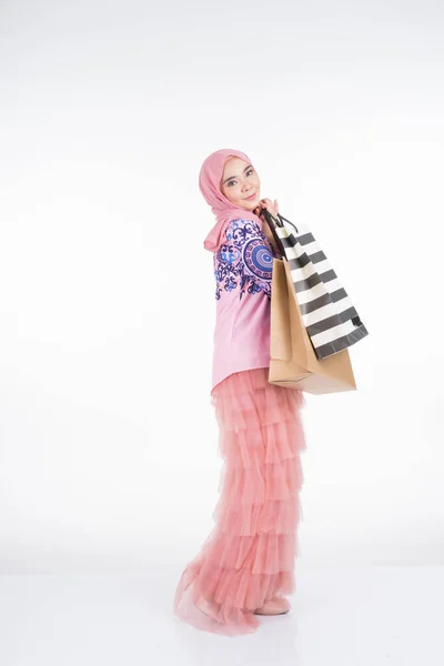 Beautiful Muslim Female Model Asian Traditional Dress Carrying Shopping Bags — Stock Photo, Image