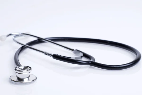 Gesundheitswesen Oder Medizinisches Konzept Stethoskop Auf Weißem Hintergrund — Stockfoto
