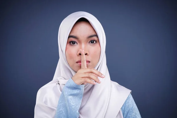 Hoofdfoto Van Een Schattige Moslimtiener Die Hijab Droeg Met Verschillende — Stockfoto