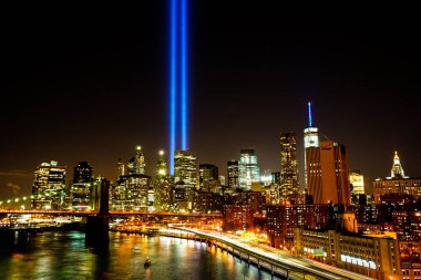 11 Eylül 2001 'in anısına New York City' nin Aşağı Manhattan Şehir Merkezi Skyline 'ı 11 Eylül 2001' de