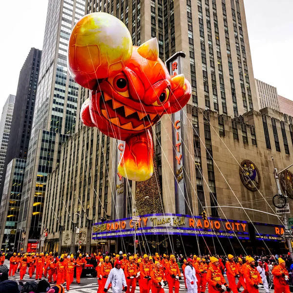 Balão Skylander Eruptor Flutua Durante Desfile Dia Ação Graças Macy — Fotografia de Stock