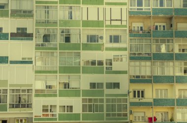 Bina modern tarzı penceresi mimarisi. Yeni bir çok katlı binaların dış cephe