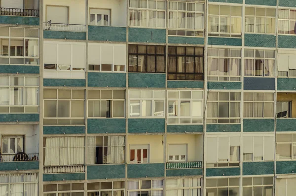 Bina modern tarzı penceresi mimarisi. Yeni bir çok katlı binaların dış cephe