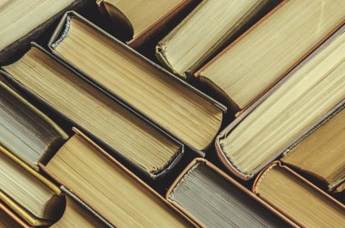 kitapların arka plan yığını. pek çok kitap yığınları.