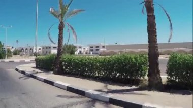 EGYPT, SHARM EL SHEIKH, 30 Ağustos 2015: Mısır 'daki bir araçtan Sharm El Sheikh caddelerinin görüntüsü