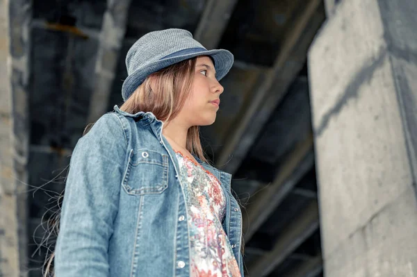 Teenager Mädchen Freien Porträt Eines Schönen Traurigen Mädchens Mit Blauem — Stockfoto