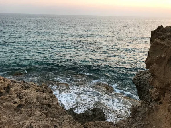 Das Meer Vor Der Küste Der Insel Zypern Bei Sonnenuntergang — Stockfoto