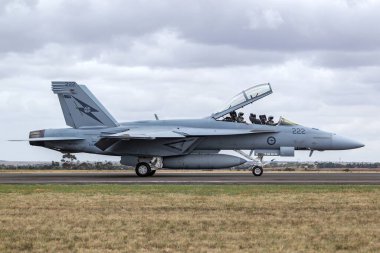 Avalon, Avustralya - 28 Şubat 2013: Royal Australian Air Force (RAAF) Boeing F / A-18F Super Hornet multitirole savaş uçağı A44-222 Queensland, RAAF Amberley 'de. 