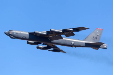 Avalon, Victoria, Avustralya - 4 Mart 2013: ABD Hava Kuvvetleri (USAF) Boeing B-52H Stratocastle stratejik bombardıman uçağı (61-0012) Barksdale Hava Üssü 'nden.