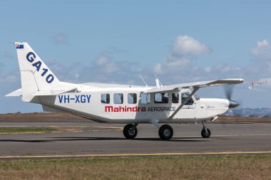 Avalon, Victoria, Avustralya - 1 Mart 2013: Mahindra Aerospace GA10 Airvan (VH-XGY) tek motorlu hizmet aracı.