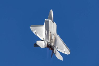 Avalon, Avustralya - 3 Mart 2013: Birleşik Devletler Hava Kuvvetleri (USAF) Lockheed Martin F-22A Raptor beşinci nesil, tek koltuklu, çift motorlu, gizli taktik savaş uçağı.