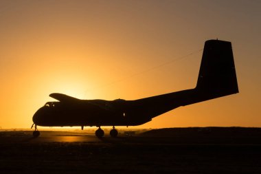 Avalon, Avustralya - 1 Mart 2013: Eski Kraliyet Avustralya Hava Kuvvetleri (RAAF) de Havilland Kanada DHC-4A Caribou çift motorlu taktik nakliye uçağı VH-VBB (A4-234) Tarihi Uçak Yenileme Derneği (HARS) tarafından işletilmektedir.).