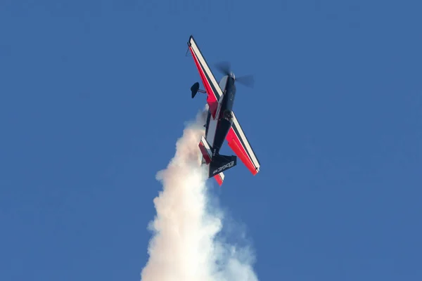 Avalon Australien März 2013 Melissa Andrzejewski Fliegt Ein Kunstflugzeug Vom — Stockfoto