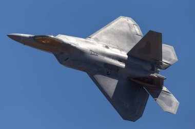 Avalon, Avustralya - 2 Mart 2013: Birleşik Devletler Hava Kuvvetleri (USAF) Lockheed Martin F-22A Raptor beşinci nesil, tek koltuklu, çift motorlu, gizli taktik savaş uçağı.