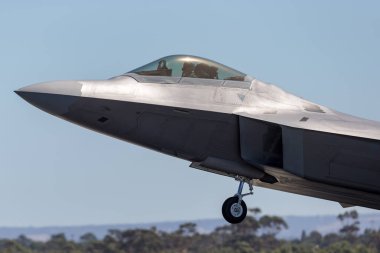 Avalon, Avustralya - 2 Mart 2013: Birleşik Devletler Hava Kuvvetleri (USAF) Lockheed Martin F-22A Raptor beşinci nesil, tek koltuklu, çift motorlu, gizli taktik savaş uçağı.