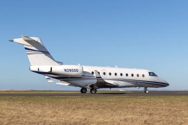 Avalon, Avustralya - 3 Mart 2013: Gulfstream Aerospace G280 çift motorlu lüks iş jeti N280GD.
