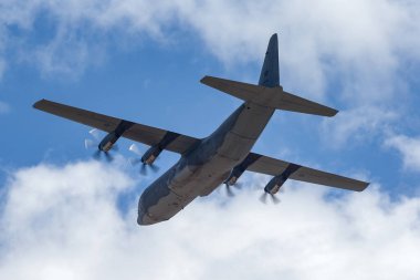 Avalon, Avustralya - 25 Şubat 2013: Kraliyet Avustralya Hava Kuvvetleri Lockheed Martin C-130J-30 Herkül askeri kargo uçağı A97-466.