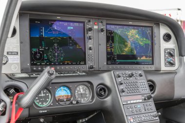 Avalon, Avustralya - 26 Şubat 2013: Cirrus SR22T Kokpiti VH-EPG yüksek performanslı hafif uçak.