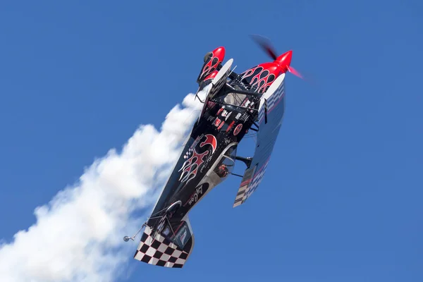 Avalon オーストラリア 2013年3月3日 彼の高度に変更されたピットS 2S複葉プロメテウスを飛んでスキップスチュワート — ストック写真